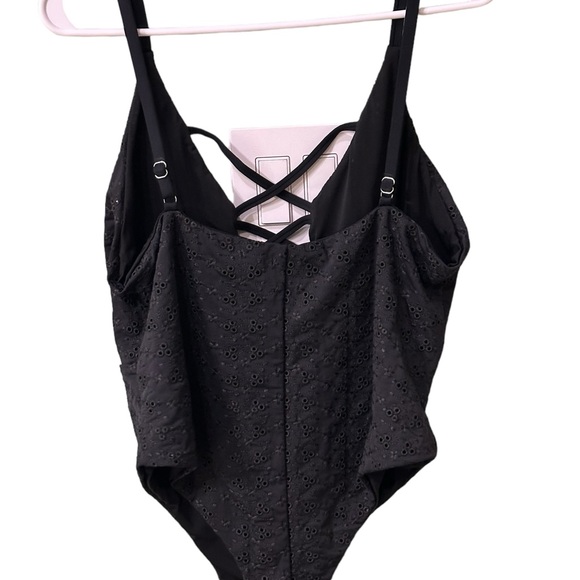 ❤️NWOT- Eyelet one piece bathing suit - 2X - Picture 3 of 5